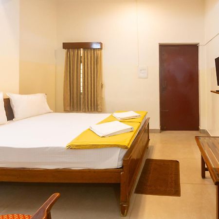 Sri Ramakrishna Hotel บังกาลอร์ ภายนอก รูปภาพ