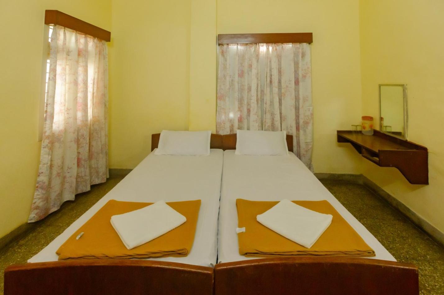 Sri Ramakrishna Hotel บังกาลอร์ ภายนอก รูปภาพ