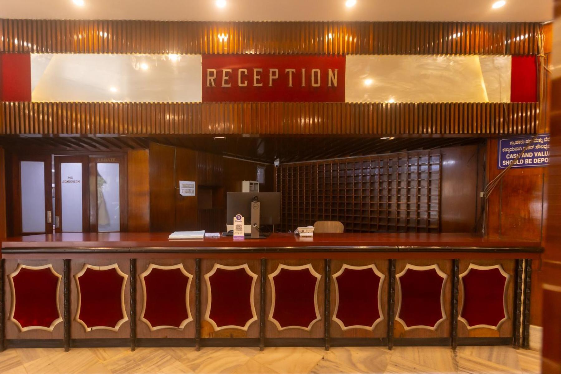 Sri Ramakrishna Hotel บังกาลอร์ ภายนอก รูปภาพ