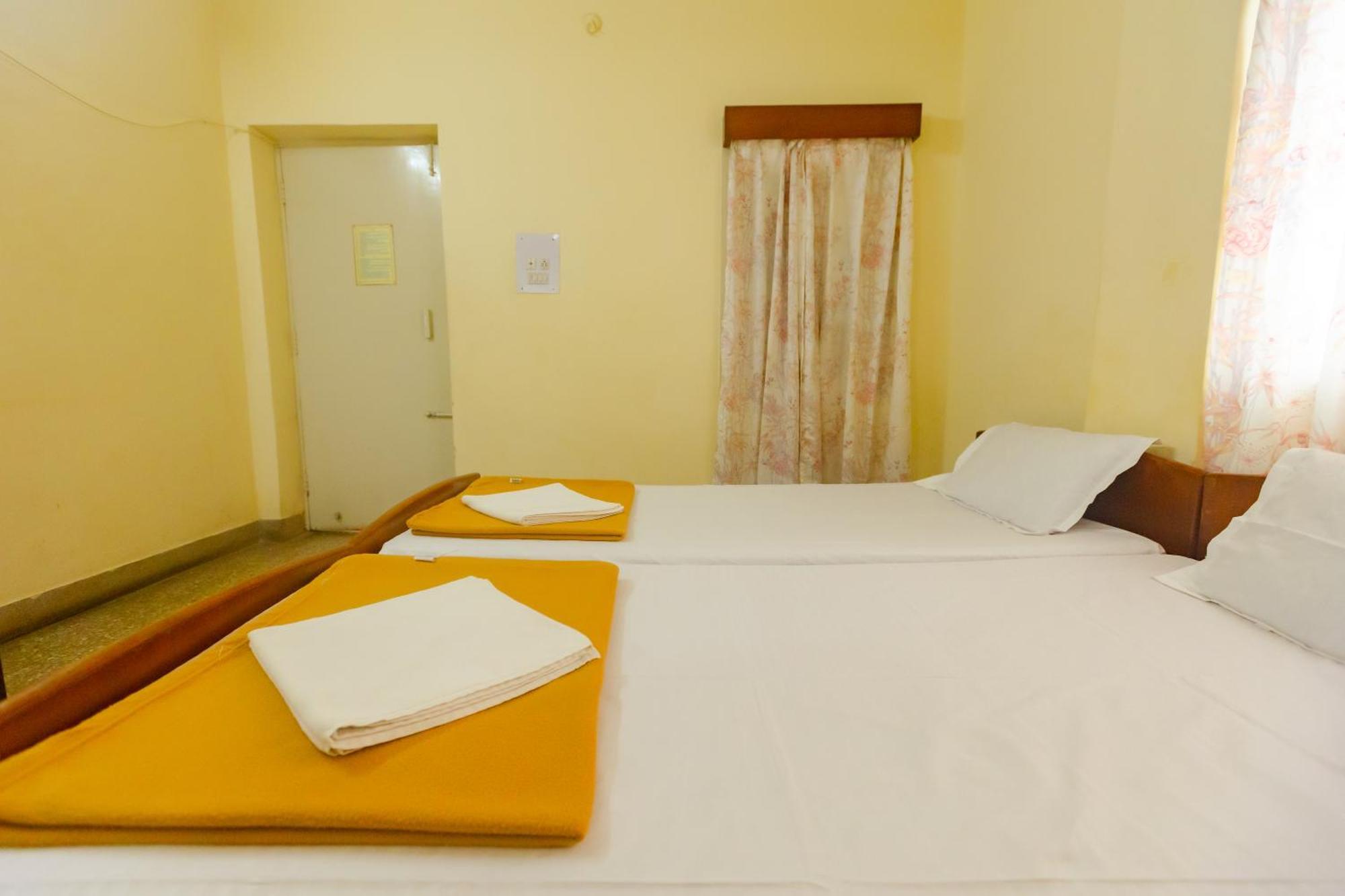 Sri Ramakrishna Hotel บังกาลอร์ ภายนอก รูปภาพ