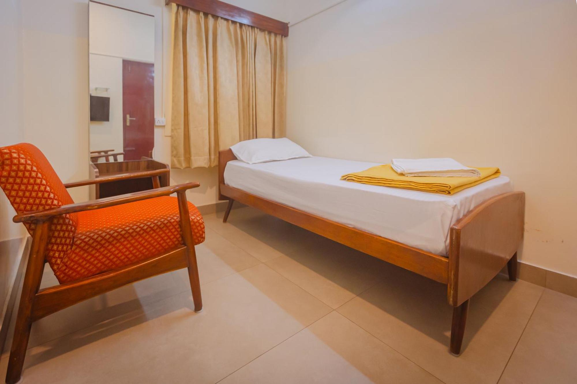 Sri Ramakrishna Hotel บังกาลอร์ ภายนอก รูปภาพ