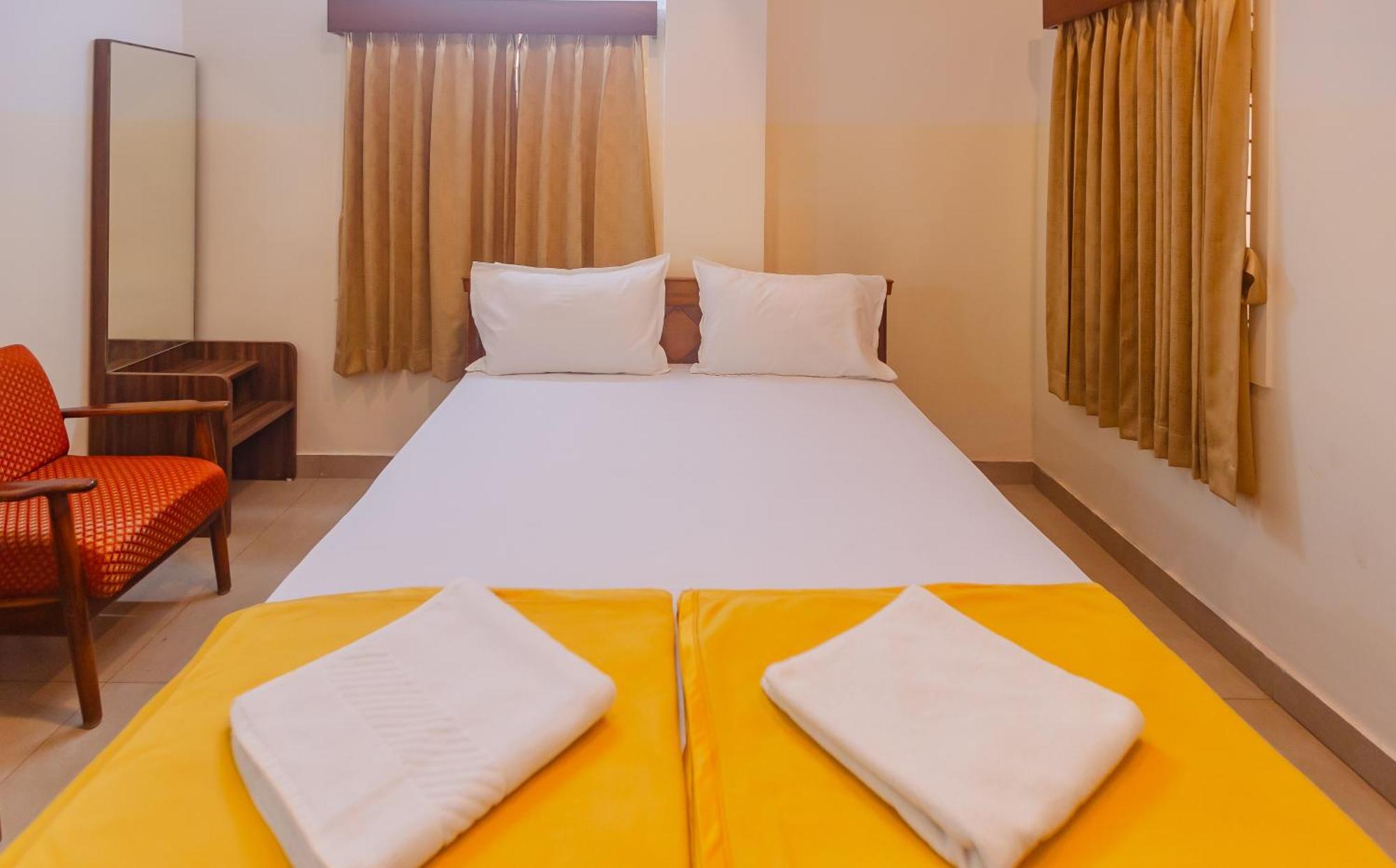 Sri Ramakrishna Hotel บังกาลอร์ ภายนอก รูปภาพ