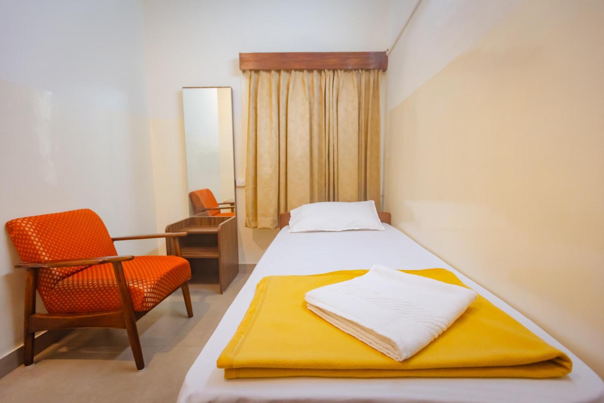 Sri Ramakrishna Hotel บังกาลอร์ ภายนอก รูปภาพ